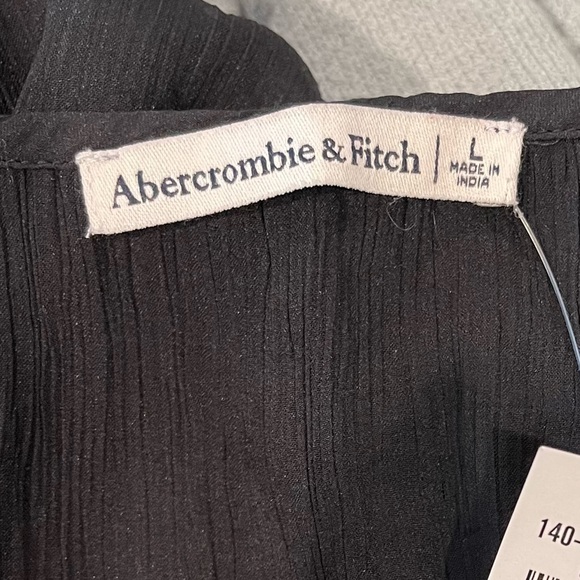 NWT Abercrombie & Fitch Sheer Layered Flowy Black Blouse - Size Large - Picture 6 of 7